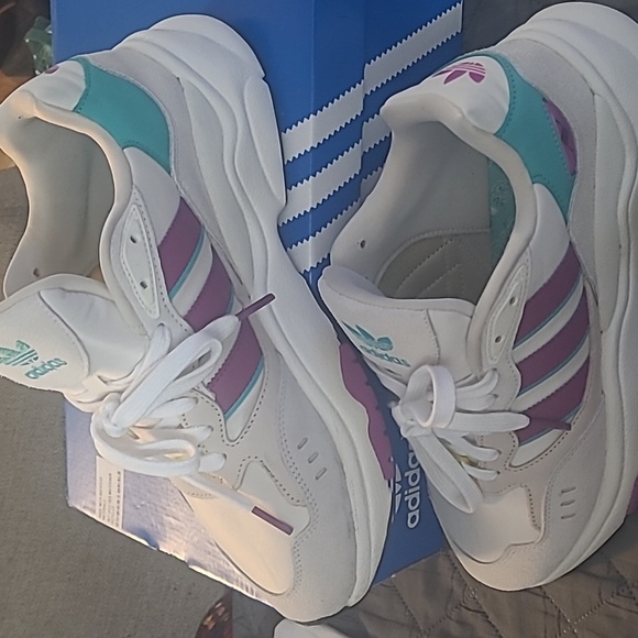 adidas Retropy F90 'Off White Sonic Fuchsia' HP8019 - Picture 1 of 8